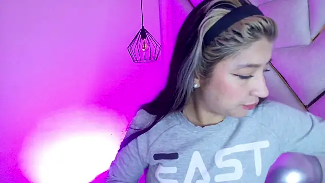 Snapshot of Dahiana_Dmour_ chatting on February 2026 12:21:01 PM Dahiana Dmour online show from February 2026 12:21:01 PM