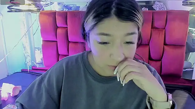 Dahiana Dmour  online show from May 2026 12:11:02 PM