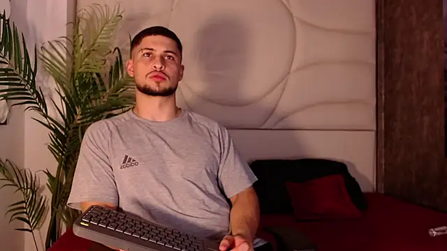 valenssio moretti online show from March 2026 03:42:02 AM