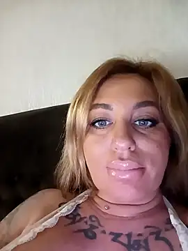 MiaMooly online show from April 2026 05:33:01 PM