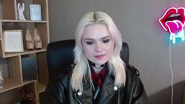 SweetLilyxo online show from February 2026 02:57:01 PM