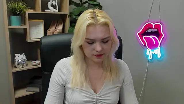 SweetLilyxo online show from March 2026 06:25:01 AM