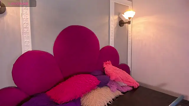 Raven love online show from May 2026 08:36:01 PM