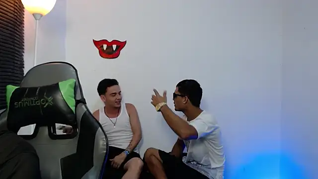 Snapshot of The_twinks_ chatting on February 2026 03:33:01 AM The twinks online show from February 2026 03:33:01 AM