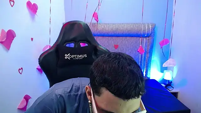 Snapshot of The_twinks_ chatting on February 2026 04:09:02 AM The twinks online show from February 2026 04:09:02 AM