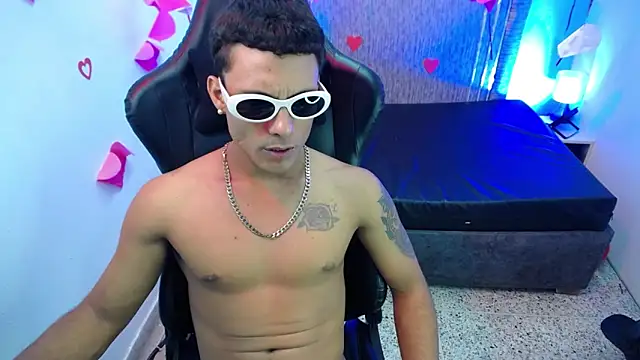 Snapshot of The_twinks_ chatting on February 2026 07:51:01 AM The twinks online show from February 2026 07:51:01 AM