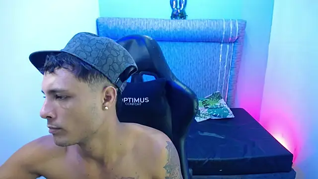 Snapshot of The_twinks_ chatting on February 2026 03:51:02 AM The twinks online show from February 2026 03:51:02 AM