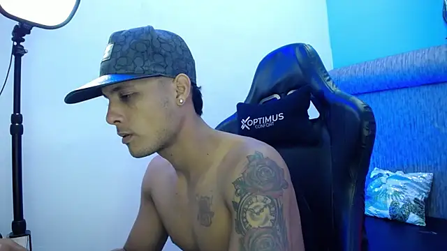 Snapshot of The_twinks_ chatting on February 2026 03:40:01 AM The twinks online show from February 2026 03:40:01 AM