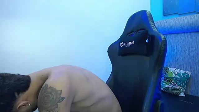 Snapshot of The_twinks_ chatting on February 2026 03:38:02 AM The twinks online show from February 2026 03:38:02 AM