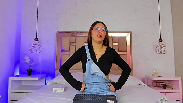 Snapshot of ChloeSteele chatting on February 2026 04:05:02 AM ChloeSteele online show from February 2026 04:05:02 AM