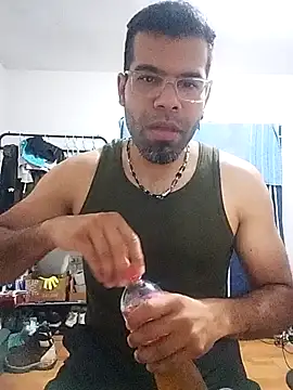 Snapshot of thom_1 chatting on February 2026 01:57:02 AM thom 1 online show from February 2026 01:57:02 AM