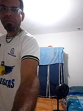 Snapshot of thom_1 chatting on February 2026 12:41:01 AM thom 1 online show from February 2026 12:41:01 AM