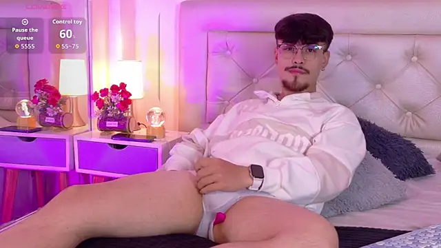 Aiden Gray online show from June 2026 10:43:01 PM