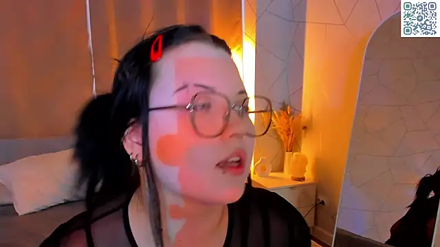 Kira G0ld online show from May 2026 01:00:01 AM