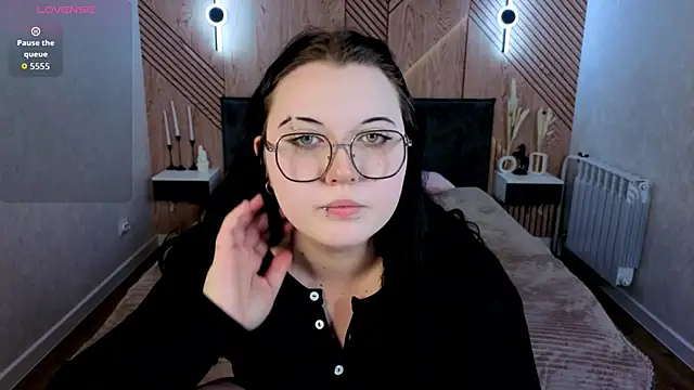 Kira G0ld online show from May 2026 09:17:02 AM