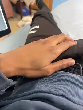 youngsterSA223 online show from April 2026 09:45:01 AM