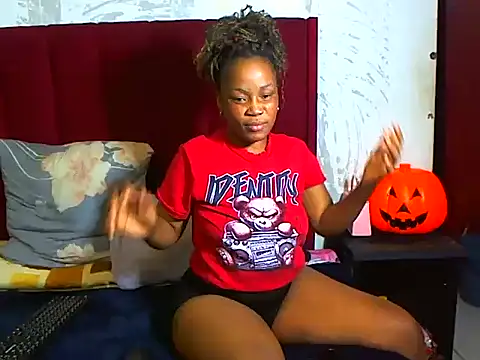 Snapshot of Lindabee34 chatting on February 2026 07:34:02 PM Lindabee34 online show from February 2026 07:34:02 PM