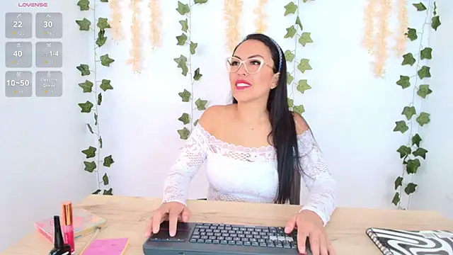 Emma Sanz   online show from May 2026 01:49:02 PM