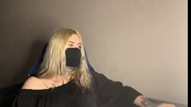 Snapshot of UnaXyling chatting on February 2026 01:27:01 PM UnaXyling online show from February 2026 01:27:01 PM