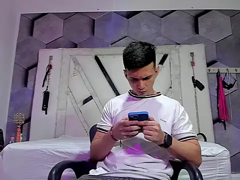 Snapshot of GoldenBoyM chatting on May 2026 03:35:01 AM GoldenBoyM online show from May 2026 03:35:01 AM