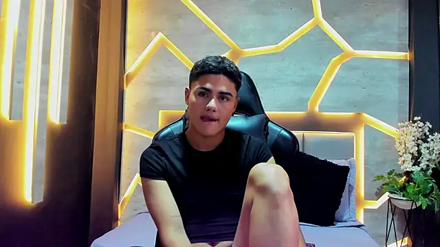 FemNoa online show from February 2026 05:31:01 PM