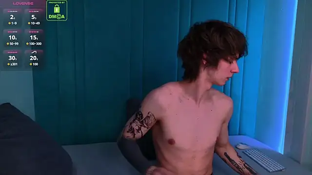 Snapshot of HoogWilder chatting on February 2026 08:20:02 PM HoogWilder online show from February 2026 08:20:02 PM