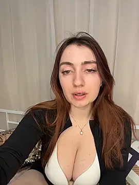 Snapshot of Linnea_ chatting on February 2026 05:19:02 PM Linnea online show from February 2026 05:19:02 PM