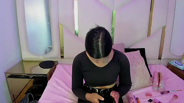Snapshot of Vaneline2 chatting on April 2026 12:29:02 PM Vaneline2 online show from April 2026 12:29:02 PM