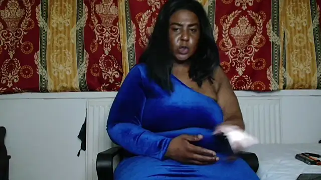 Snapshot of CurvySashia chatting on April 2026 11:42:01 PM CurvySashia online show from April 2026 11:42:01 PM