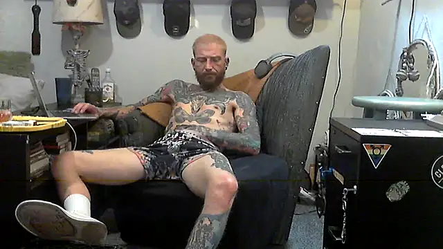 Snapshot of F_D_R_ chatting on March 2026 05:22:01 AM F D R online show from March 2026 05:22:01 AM