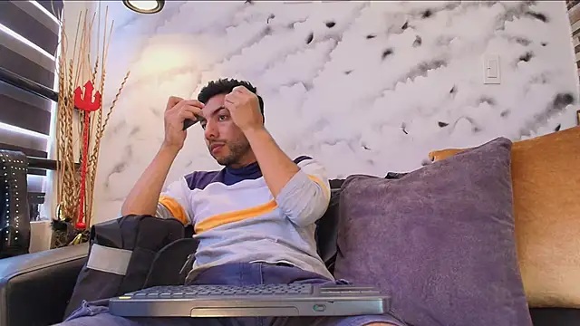 Max Hornye online show from February 2026 06:49:02 PM