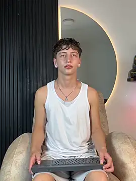 ARON LUXX online show from February 2026 03:12:02 AM