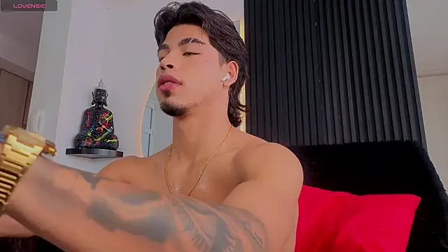 ARON LUXX online show from February 2026 02:11:02 PM