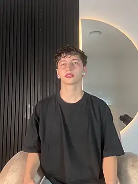 ARON LUXX online show from February 2026 03:11:01 AM