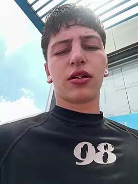 Snapshot of ARON_LUXX chatting on March 2026 05:43:01 PM ARON LUXX online show from March 2026 05:43:01 PM