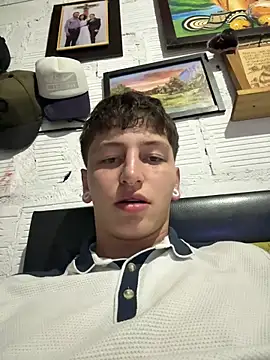 Snapshot of ARON_LUXX chatting on March 2026 10:59:01 PM ARON LUXX online show from March 2026 10:59:01 PM