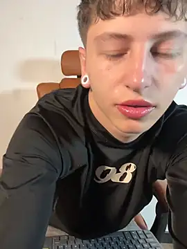 Snapshot of ARON_LUXX chatting on March 2026 07:17:01 PM ARON LUXX online show from March 2026 07:17:01 PM