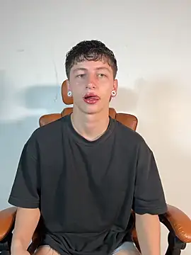 Snapshot of ARON_LUXX chatting on March 2026 02:31:02 PM ARON LUXX online show from March 2026 02:31:02 PM