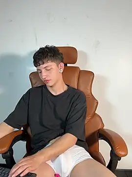 Snapshot of ARON_LUXX chatting on March 2026 05:41:02 PM ARON LUXX online show from March 2026 05:41:02 PM