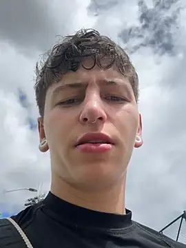 Snapshot of ARON_LUXX chatting on April 2026 02:43:01 PM ARON LUXX online show from April 2026 02:43:01 PM