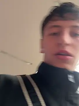 Snapshot of ARON_LUXX chatting on April 2026 10:15:02 PM ARON LUXX online show from April 2026 10:15:02 PM