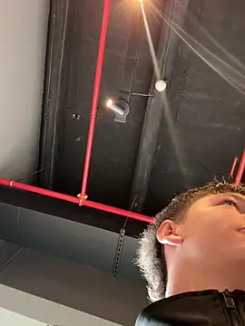 Snapshot of ARON_LUXX chatting on April 2026 04:03:01 PM ARON LUXX online show from April 2026 04:03:01 PM