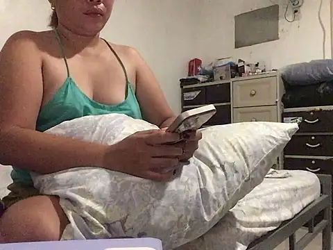 Snapshot of lady_candy85 chatting on February 2026 08:29:02 AM lady candy85 online show from February 2026 08:29:02 AM