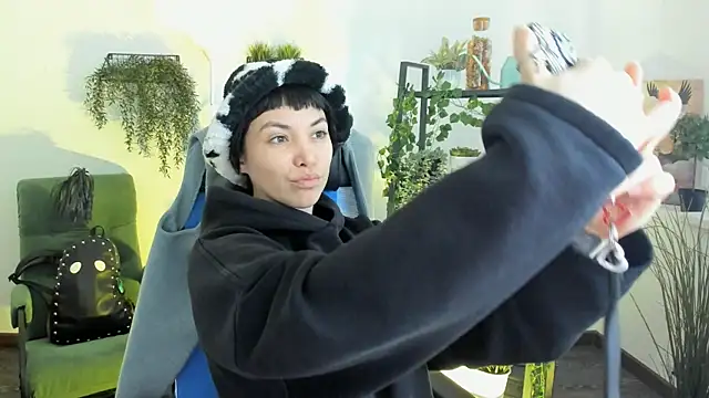 Snapshot of NeoGeisha chatting on May 2026 01:06:01 PM NeoGeisha online show from May 2026 01:06:01 PM