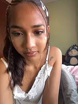 Snapshot of lyla_luv chatting on February 2026 04:53:01 AM lyla luv online show from February 2026 04:53:01 AM