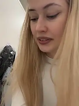 Snapshot of blonde_exe chatting on February 2026 04:24:02 PM blonde exe online show from February 2026 04:24:02 PM