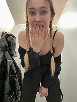 Snapshot of blonde_exe chatting on February 2026 02:28:01 PM blonde exe online show from February 2026 02:28:01 PM