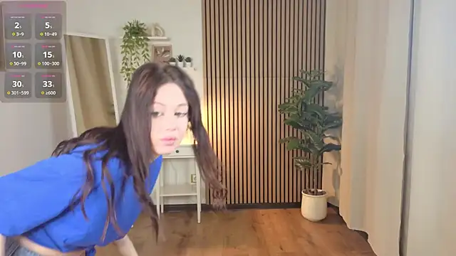 Snapshot of laylaura chatting on February 2026 08:32:01 AM laylaura online show from February 2026 08:32:01 AM