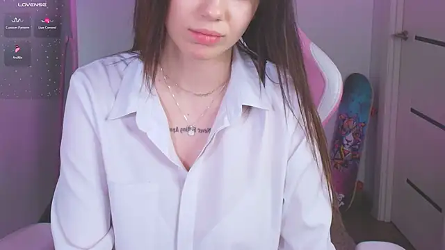 laylaura online show from April 2026 01:41:01 PM