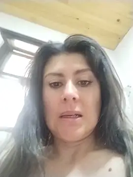 Snapshot of Lyonette_reading1 chatting on April 2026 05:11:01 PM Lyonette reading1 online show from April 2026 05:11:01 PM